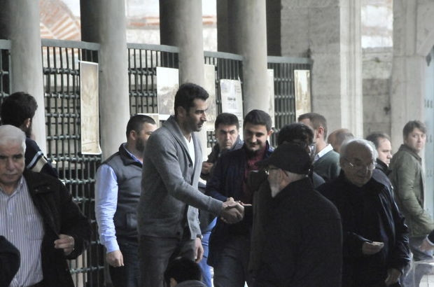 Kenan İmirzalıoğlu cami çıkışı görüntülendi