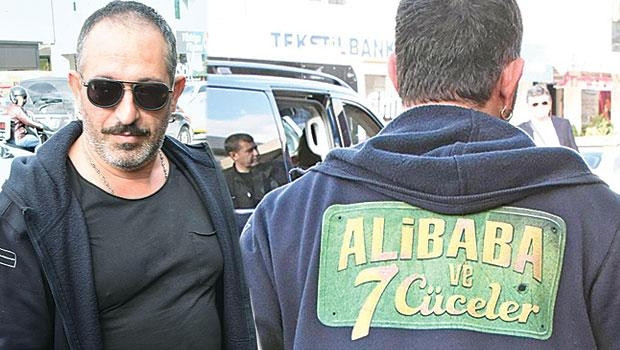Cem Yılmaz yeni filmi 'Ali Baba ve 7 Cüceler'in reklamını yapt