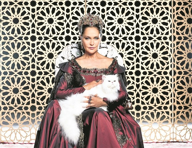 Hülya Avşar’a estetik yasağı