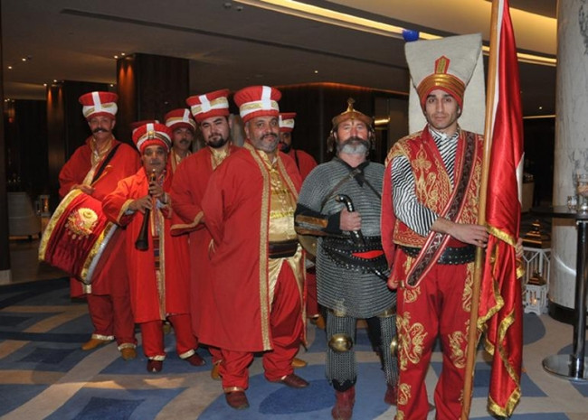 Bülent Serttaş, oğulları Emir ve Bahadır’ın sünnet düğününü yaptı