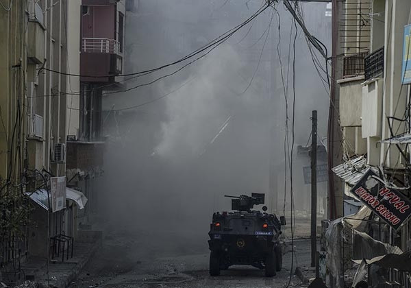 Silvan’daki çatışmada taksi şoförü öldü