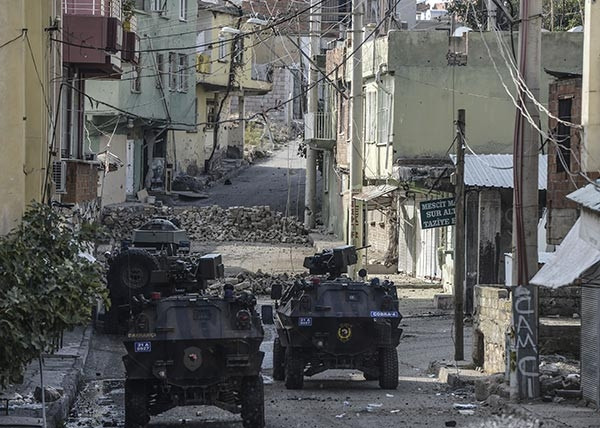 Silvan’daki çatışmada taksi şoförü öldü