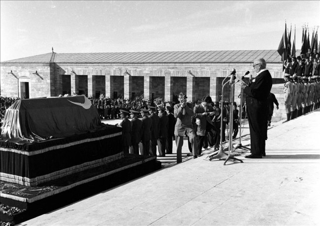 Ata'nın cenazesinin Anıtkabir'e yolculuğu