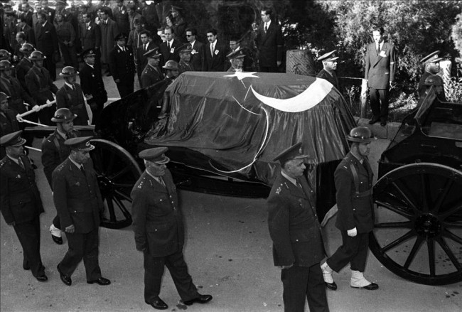 Ata'nın cenazesinin Anıtkabir'e yolculuğu