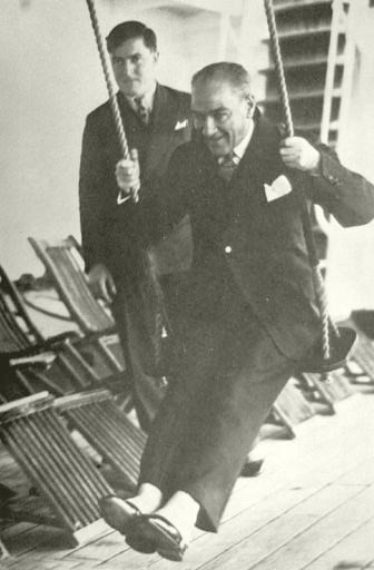 Gülen Atatürk fotoğrafları