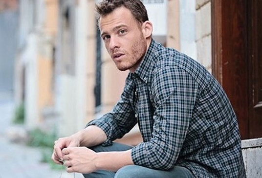 Kerem Bürsin Kimdir