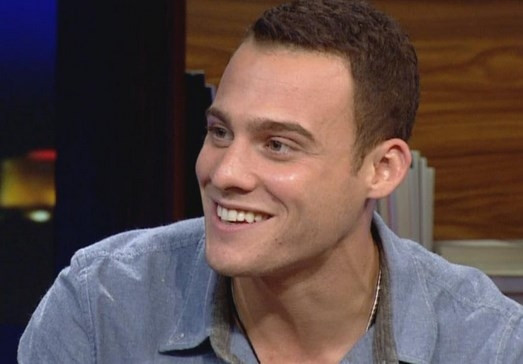 Kerem Bürsin Kimdir