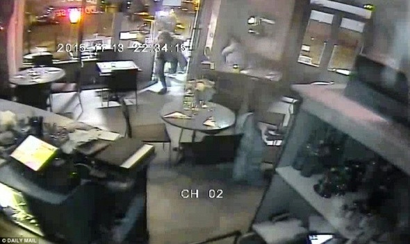 Paris saldırısının korku dolu anları kameralarda