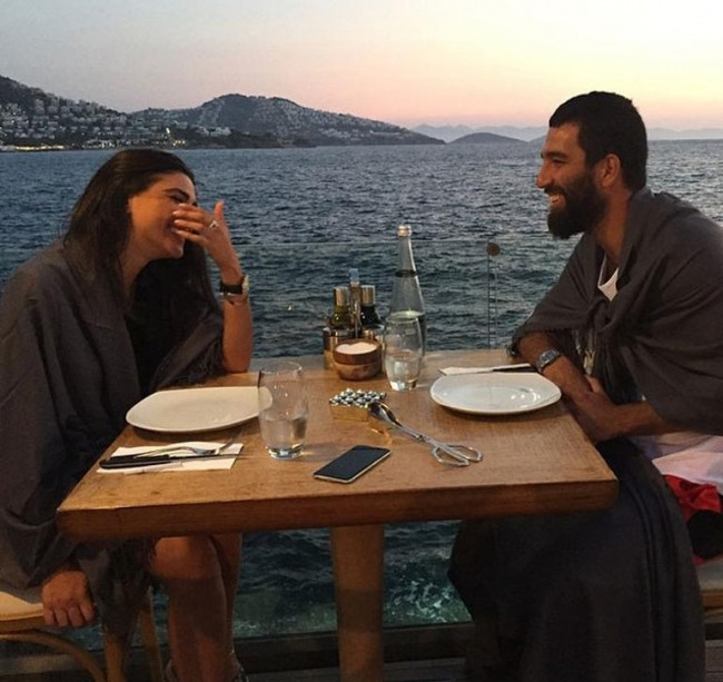 Burcu Esmersoy, Arda Turan'la küs değiliz