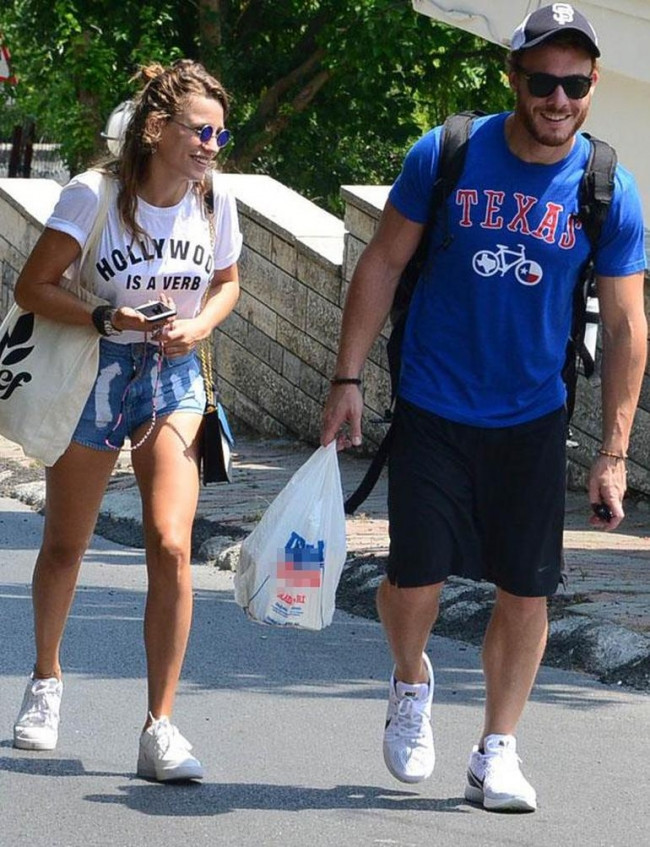 Serenay Sarıkaya ile Kerem Bürsin, Boğaz manzaralı ev tutuyor