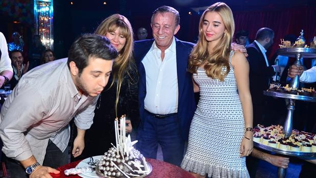 Ali Ağaoğlu oğluna sürpriz doğum günü partisi düzenledi
