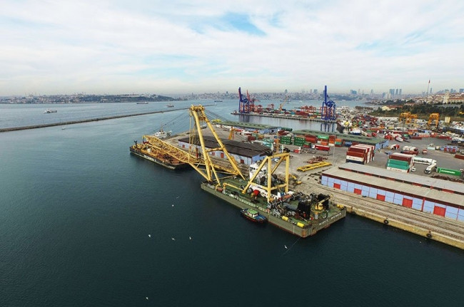 Körfez köprüsünün dev vinci Haydarpaşa'da yükseltiliyor