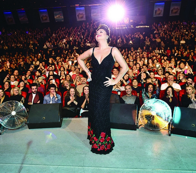 Sibel Can'ın genç kızlık hayali gerçek oluyor
