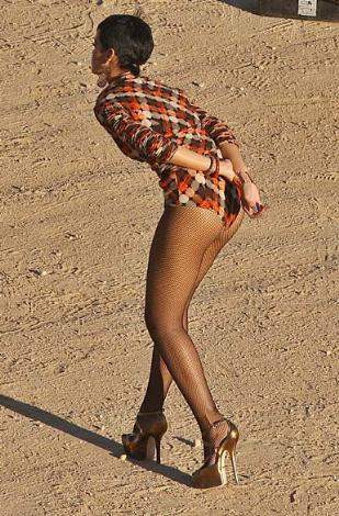 Rihanna yine nefesleri kesti