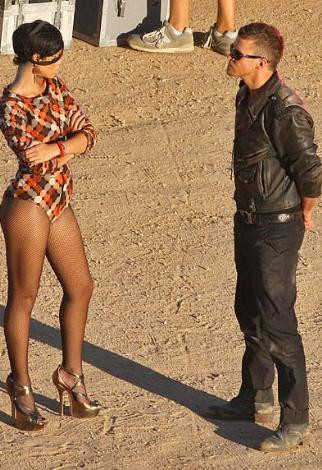 Rihanna yine nefesleri kesti