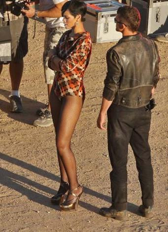 Rihanna yine nefesleri kesti