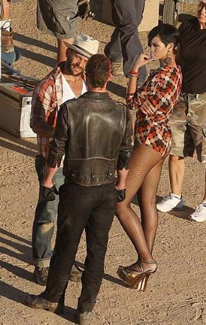Rihanna yine nefesleri kesti