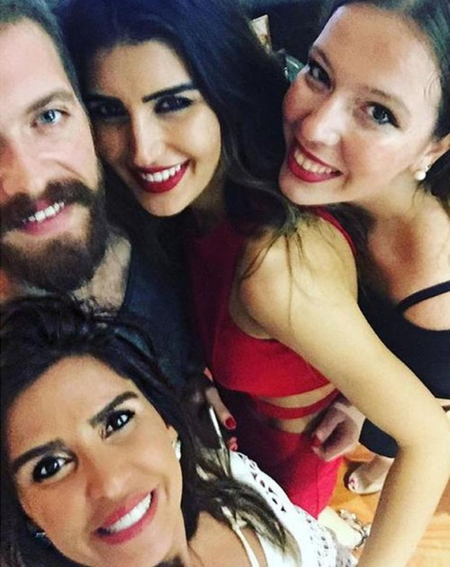 Engin Öztürk İdil Fırat'ı ailesiyle tanıştırdı