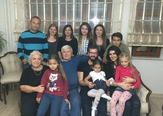 Engin Öztürk İdil Fırat'ı ailesiyle tanıştırdı