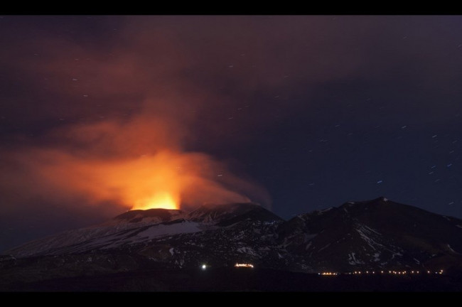 Etna yine patladı