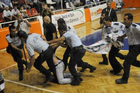 Olaylı basketbol maçı