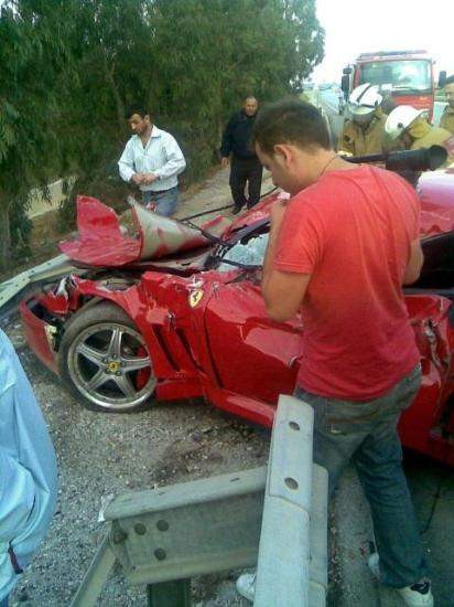 Ferrari hurdaya döndü !