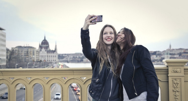 Selfie modası estetik yaşını düşürdü!