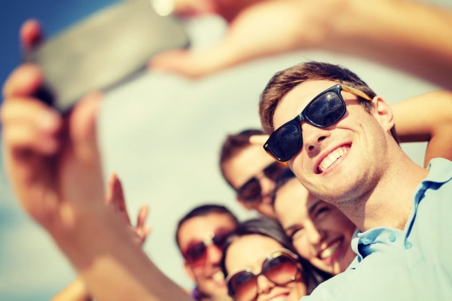 Selfie modası estetik yaşını düşürdü!