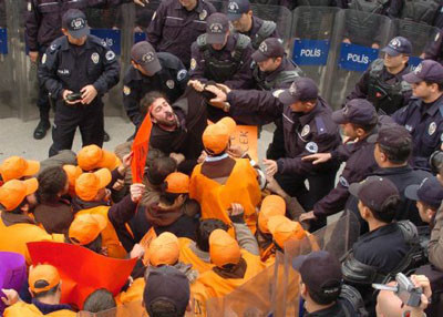 AKP karşıtı eylemde 27 gözaltı