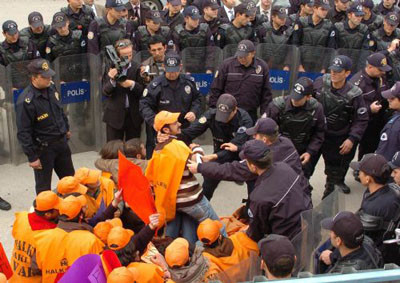 AKP karşıtı eylemde 27 gözaltı