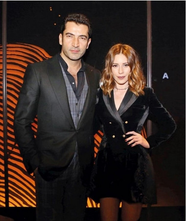 Kenan İmirzalıoğlu ile Sinem Kobal, trafik kontrolüne takıldı
