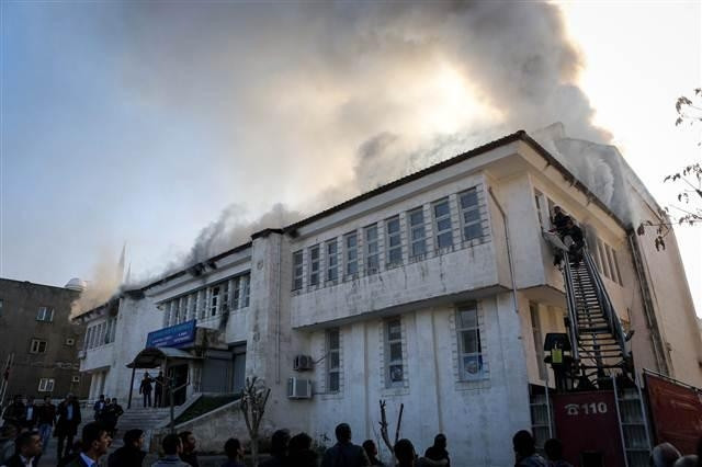 PKK'dan kütüphaneye bomba