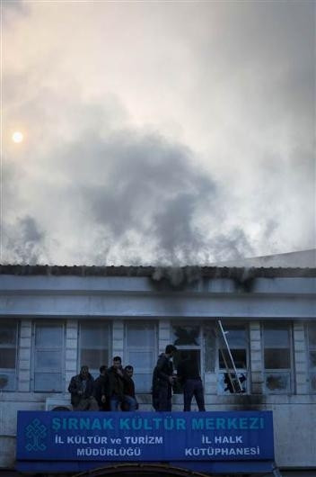 PKK'dan kütüphaneye bomba