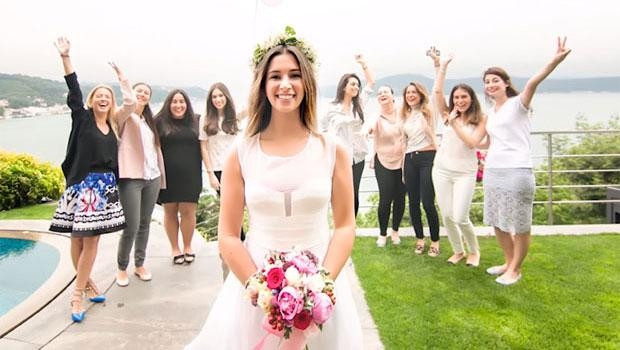 Buse Terim düğün fotoğraflarını takipçileriyle paylaştı