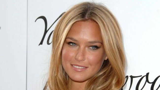 Bar Refaeli'den bebek sürprizi