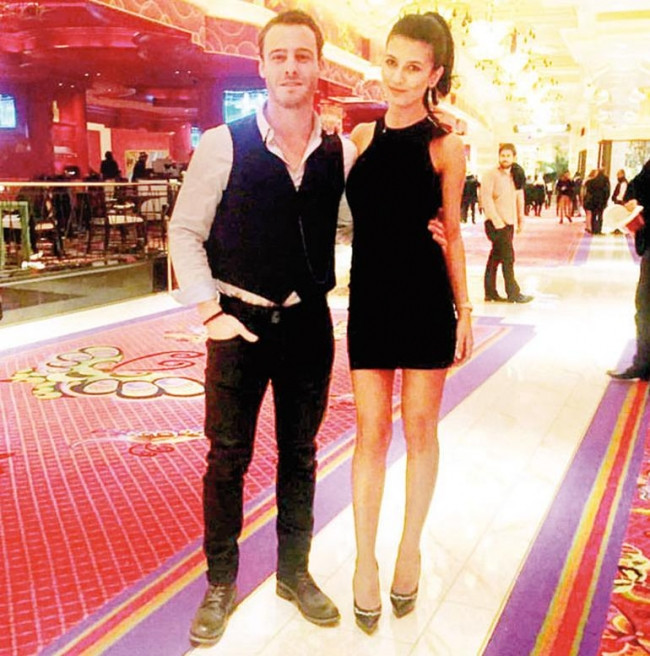 Serenay Sarıkaya ve Kerem Bürsin yeni yıla Katy Perry ile girdi