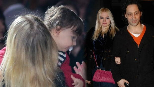 Kaan Tangöze'nin eşi Seçkin Piriler bebeğini barda uyuttu