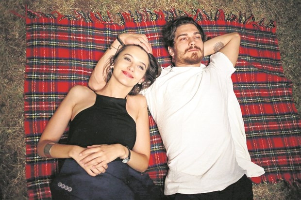 Delibal filmi galasına Sezen'den özel klip
