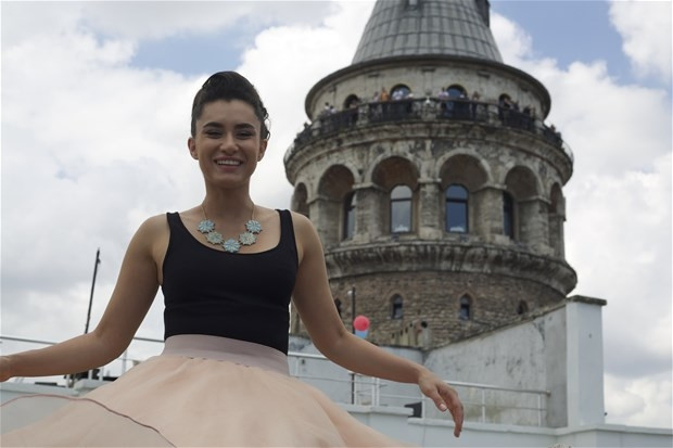 Hande'den öpüşmeye cevap yok