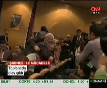 İşkence toplantısında kavga !