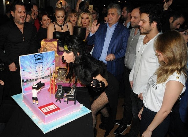 Hande Yener'e doğum gününde evlilik teklifi