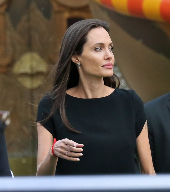 Angelina Jolie görüntüsüyle endişelendiriyor