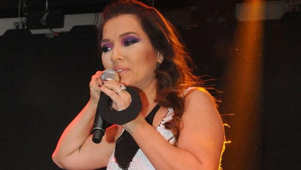 Demet Akalın'dan hayranına büyük jest
