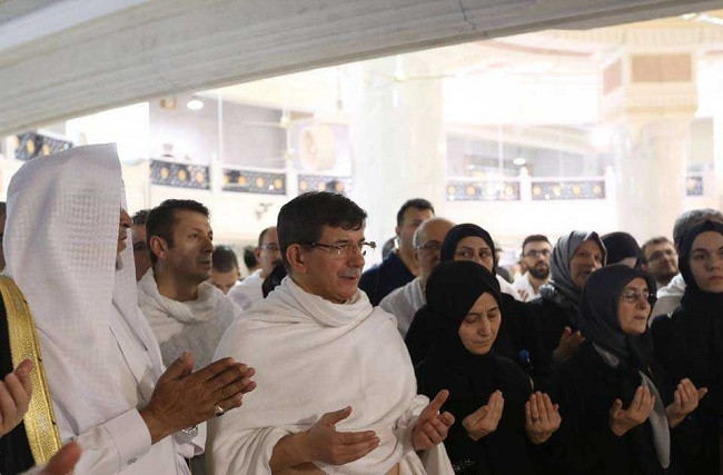 Kabe kapısı Davutoğlu için açıldı