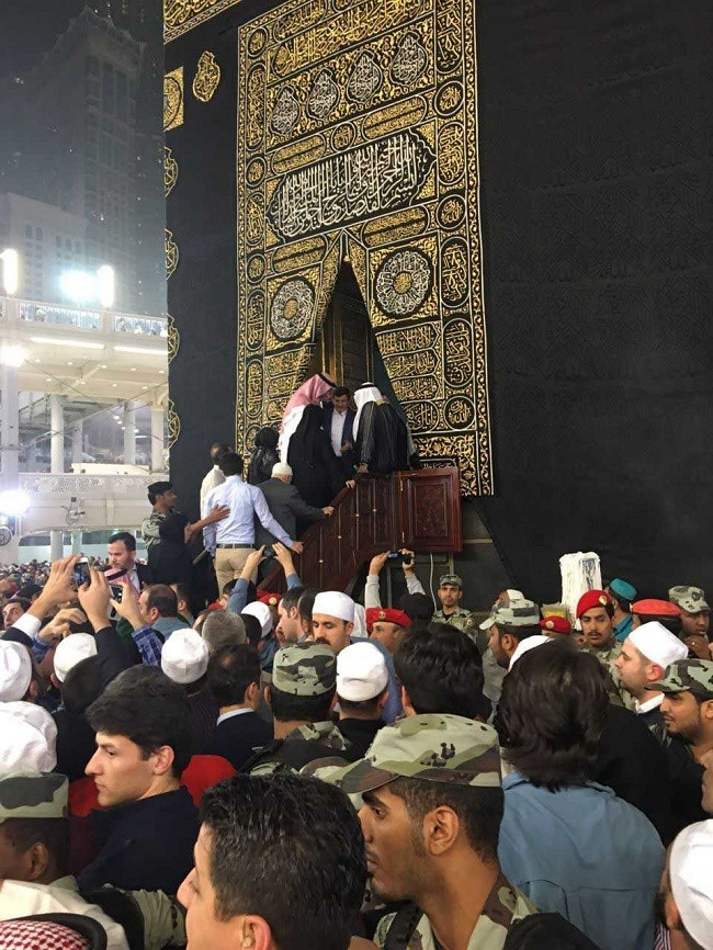 Kabe kapısı Davutoğlu için açıldı