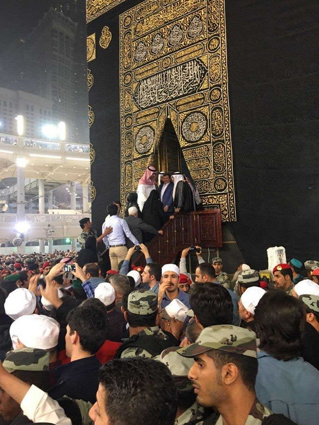 Kabe kapısı Davutoğlu için açıldı