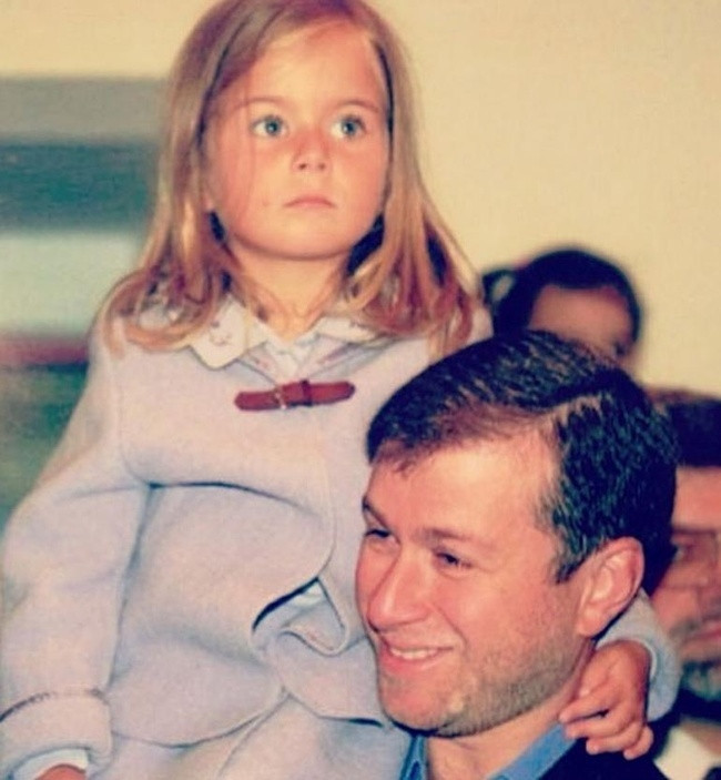 Roman Abramoviç'in kızı okula helikopterle gidiyor