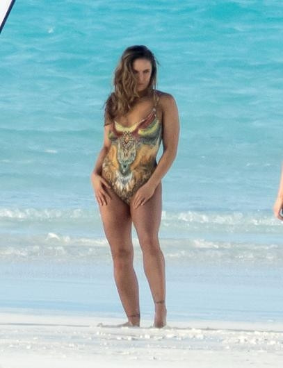 Ronda Rousey aslında tamamen çıplak !