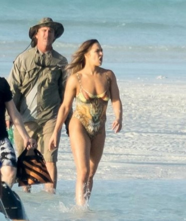 Ronda Rousey aslında tamamen çıplak !