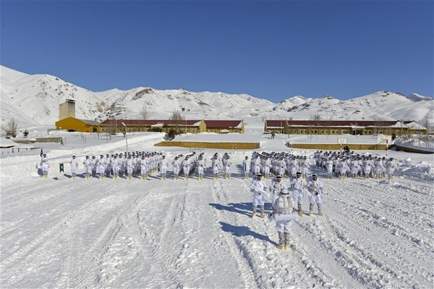 Hakkari'de eksi 20 derecede komando eğitimi